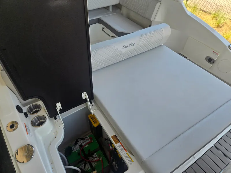 Slide: The Image of Sea Ray SDX 250 Outboard 2026 - 4