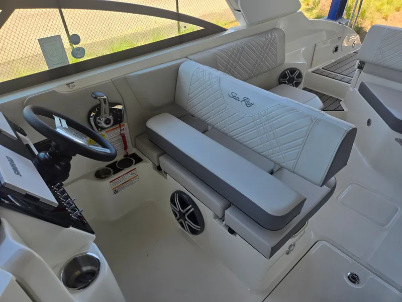 Slide: The Image of Sea Ray SDX 250 Outboard 2026 - 9