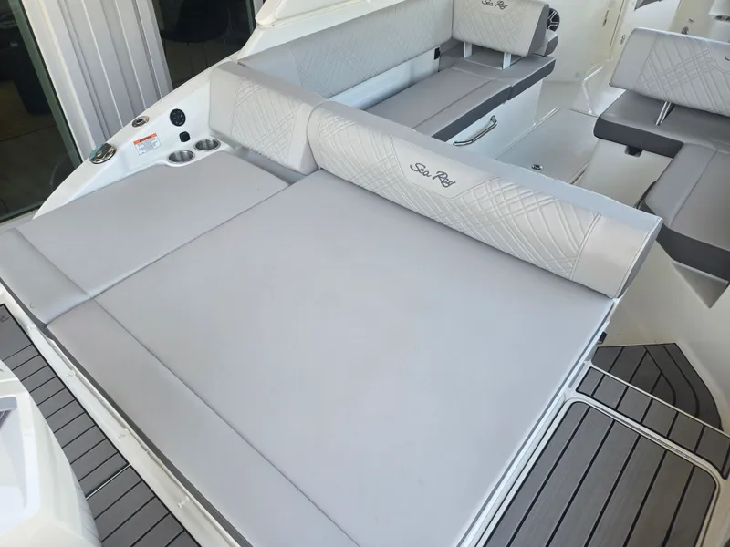 Slide: The Image of Sea Ray SDX 250 Outboard 2026 - 3