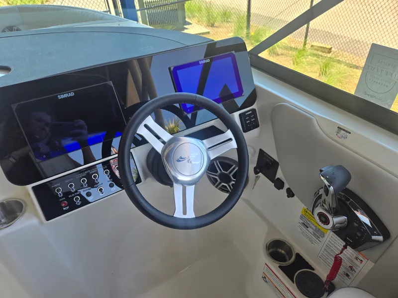 Slide: The Image of Sea Ray SDX 250 Outboard 2026 - 12