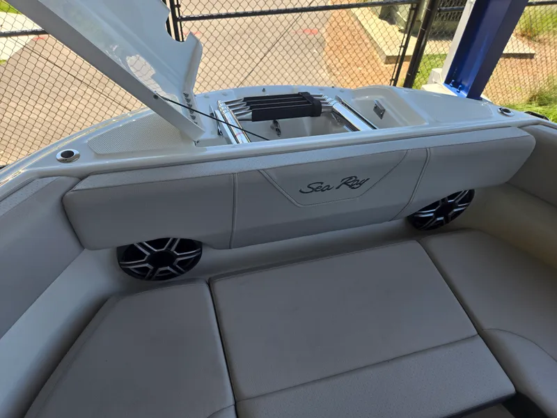 Slide: The Image of Sea Ray SDX 250 Outboard 2026 - 17