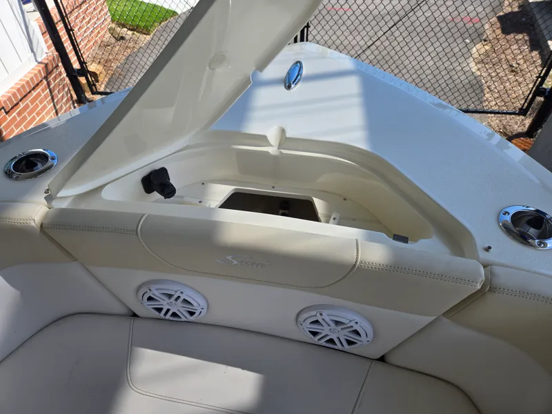 Slide: The Image of Scout 220 Dorado 2027 - 21