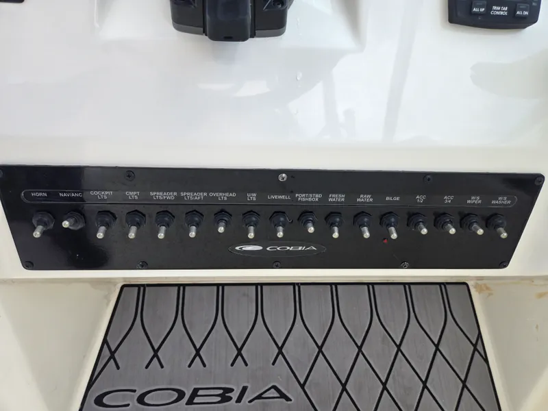Slide: The Image of Cobia 240 DUAL CONSOLE 2023 - 16