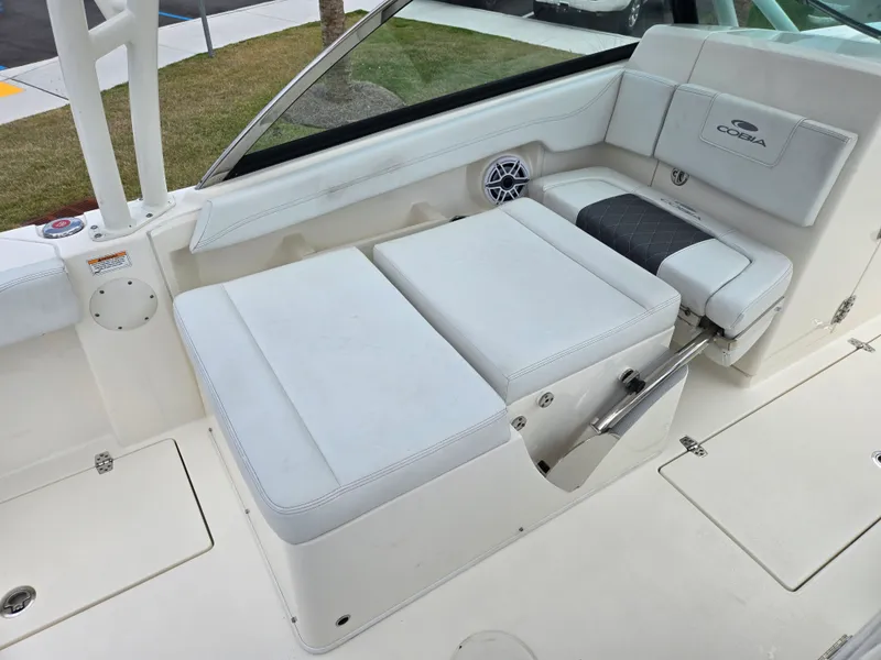 Slide: The Image of Cobia 240 DUAL CONSOLE 2023 - 13