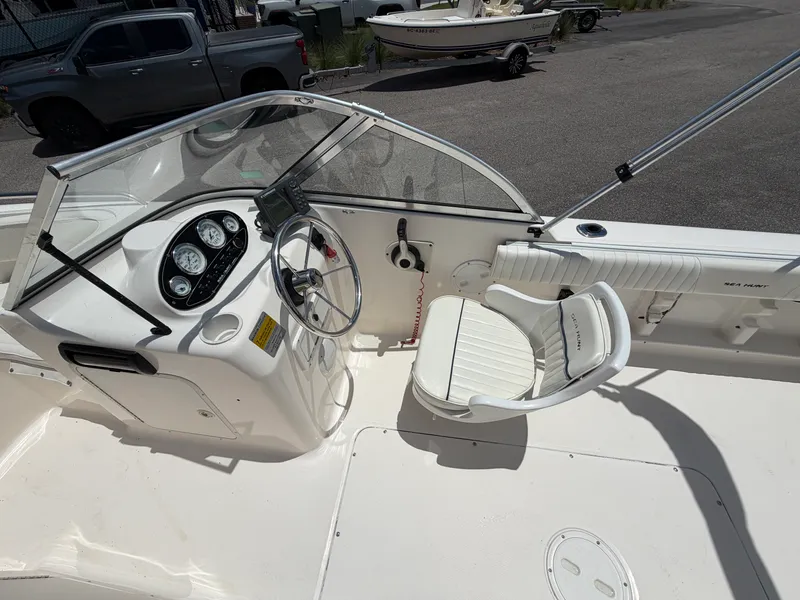 Slide: The Image of Sea Hunt 200 ESCAPE 2004 - 6