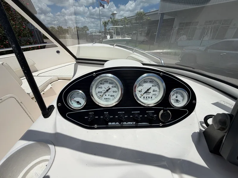 Slide: The Image of Sea Hunt 200 ESCAPE 2004 - 8