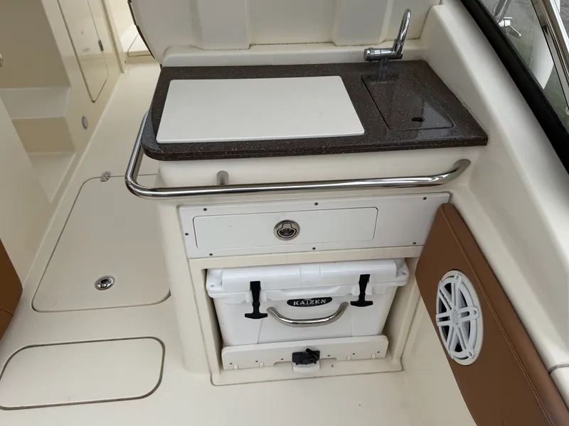 Slide: The Image of Scout 255 DORADO 2017 - 11