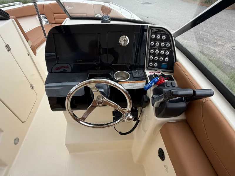 Slide: The Image of Scout 255 DORADO 2017 - 13