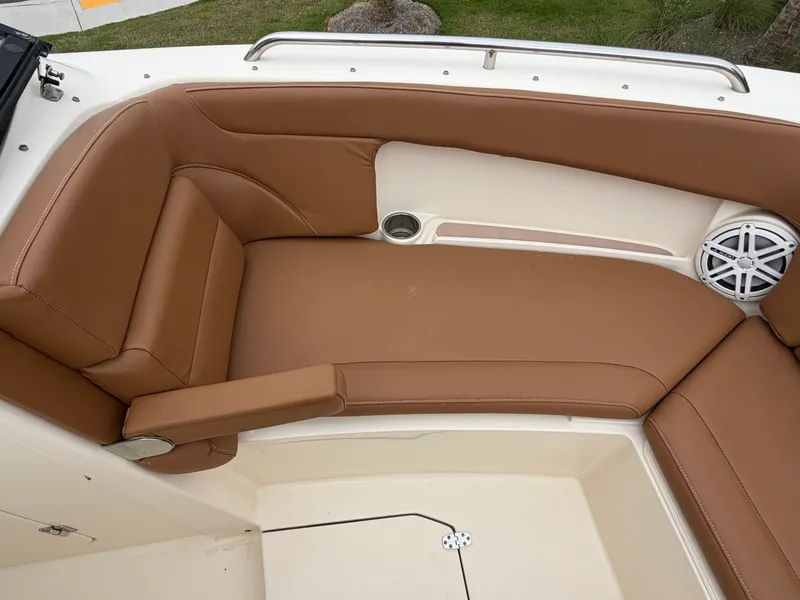 Slide: The Image of Scout 255 DORADO 2017 - 18
