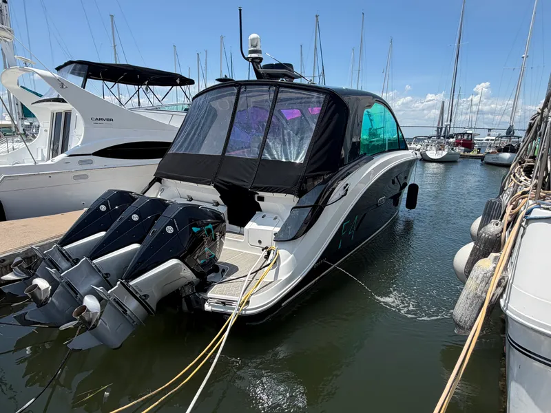 Slide: The Image of Sea Ray 370 Sundancer 2023 - 3