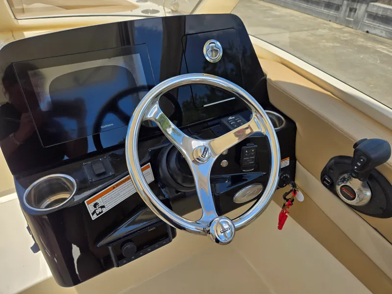 Slide: The Image of Scout 240 DORADO 2022 - 14