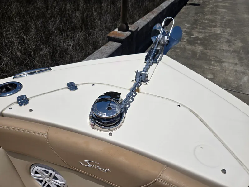 Slide: The Image of Scout 240 DORADO 2022 - 18