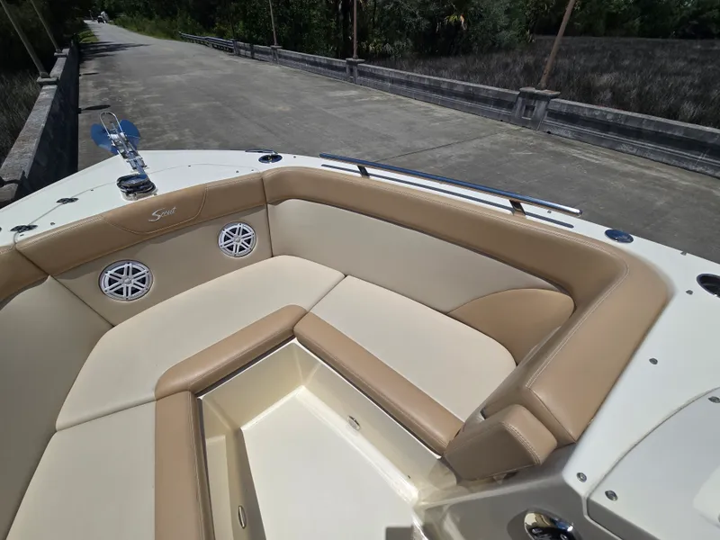 Slide: The Image of Scout 240 DORADO 2022 - 20