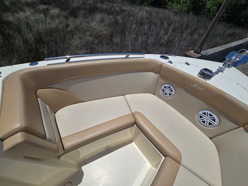 Slide: The Image of Scout 240 DORADO 2022 - 19