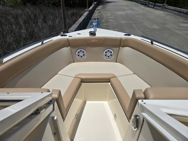 Slide: The Image of Scout 240 DORADO 2022 - 17