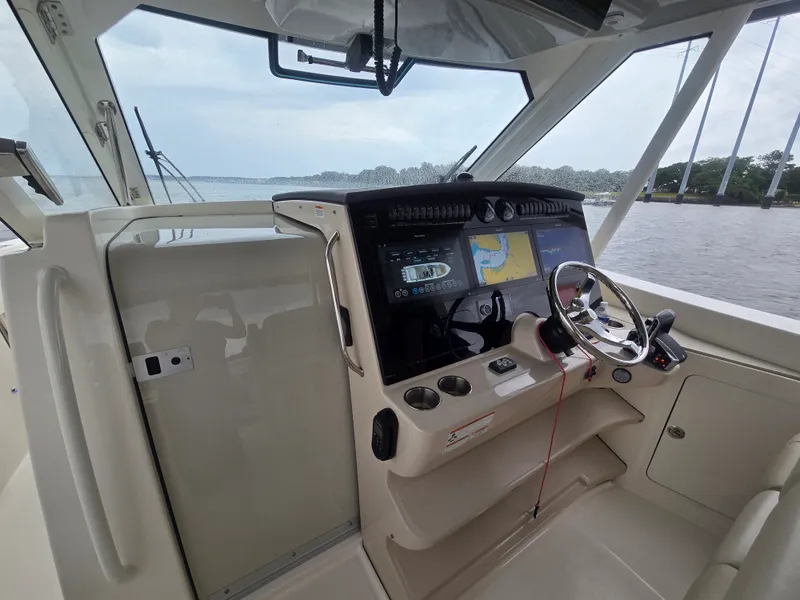 Slide: The Image of Boston Whaler 380 Realm 2022 - 45