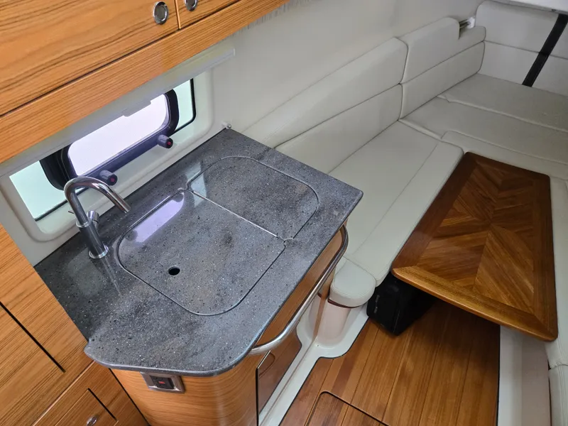 Slide: The Image of Boston Whaler 380 Realm 2022 - 38