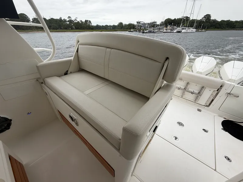 Slide: The Image of Boston Whaler 380 Realm 2022 - 20