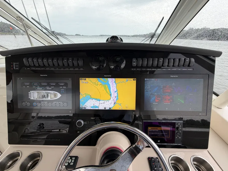Slide: The Image of Boston Whaler 380 Realm 2022 - 29