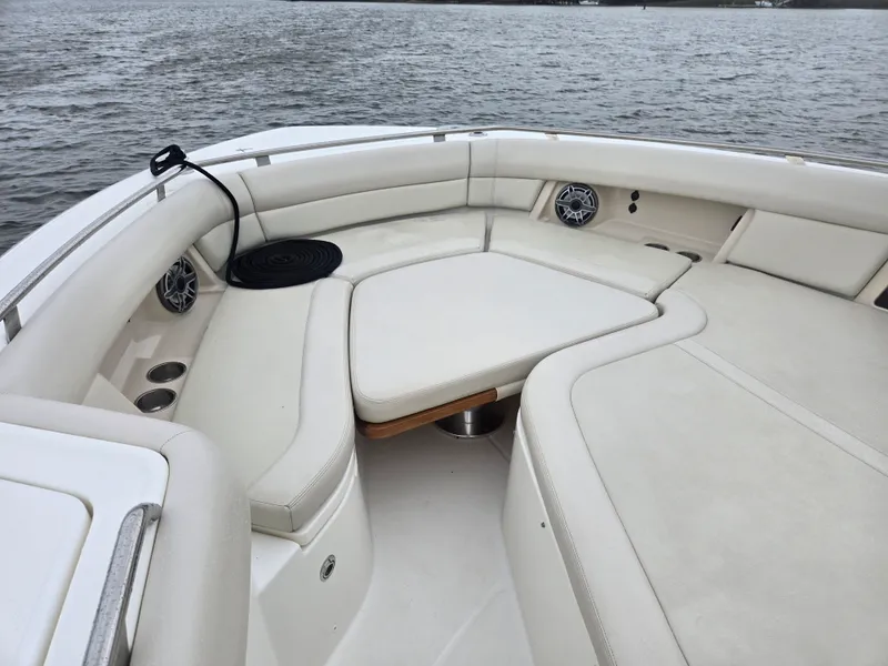 Slide: The Image of Boston Whaler 380 Realm 2022 - 49