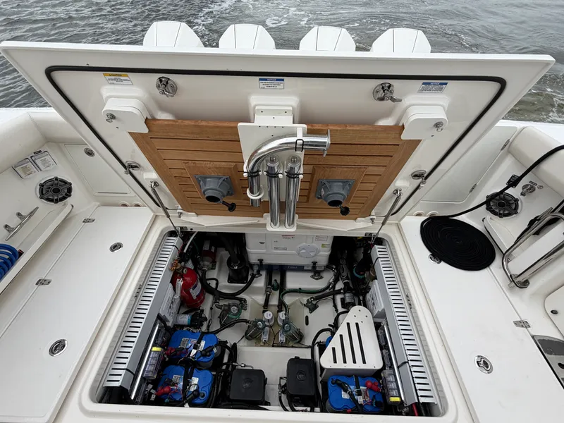 Slide: The Image of Boston Whaler 380 Realm 2022 - 6