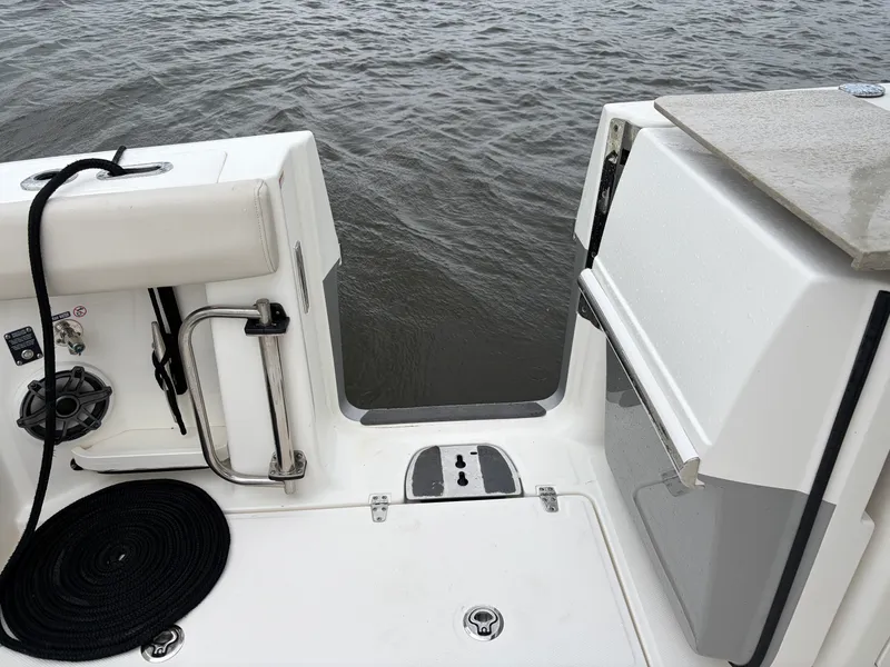 Slide: The Image of Boston Whaler 380 Realm 2022 - 12