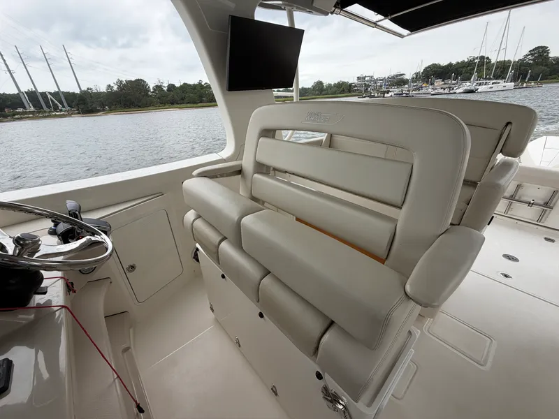 Slide: The Image of Boston Whaler 380 Realm 2022 - 27
