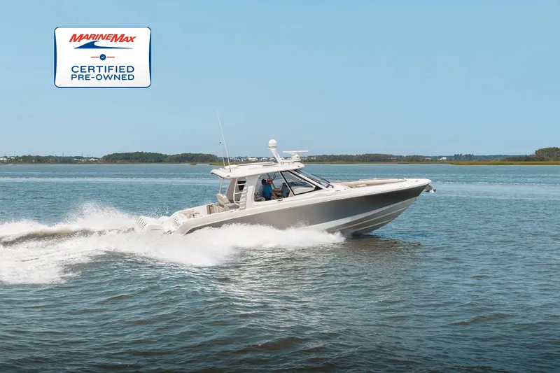 The Image of Boston Whaler 380 Realm 2022 - 0