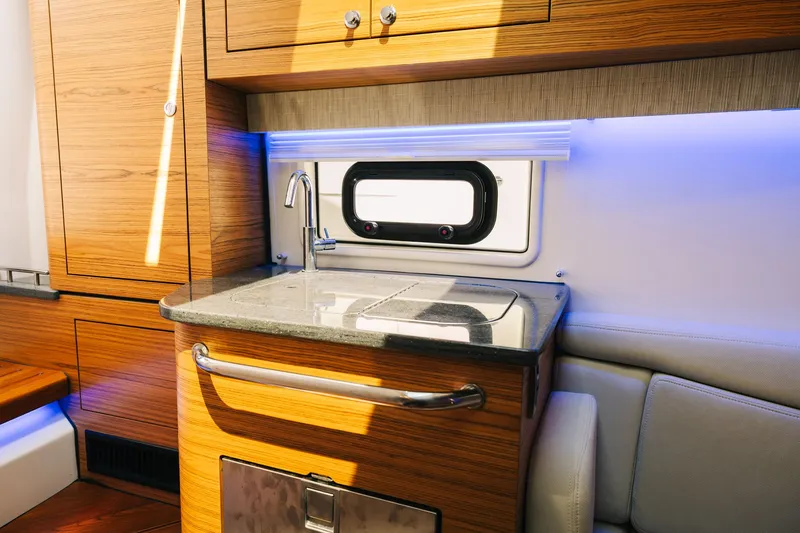 Slide: The Image of Boston Whaler 380 Realm 2022 - 15
