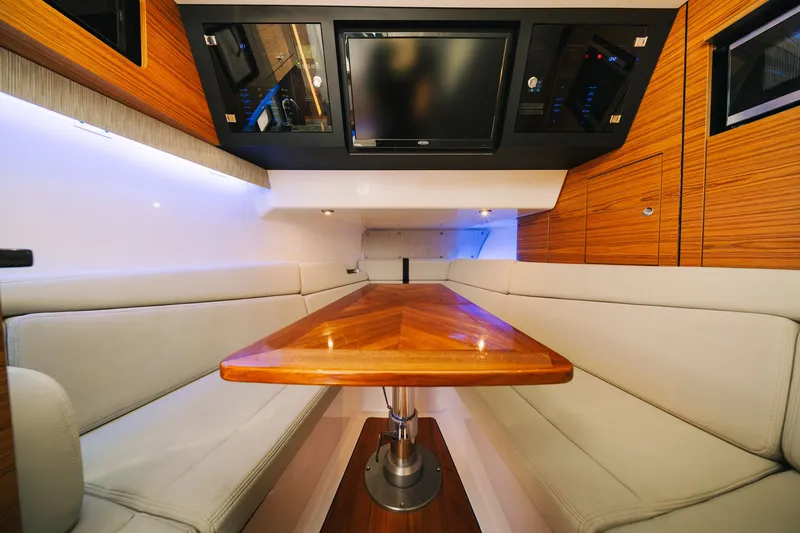 Slide: The Image of Boston Whaler 380 Realm 2022 - 17