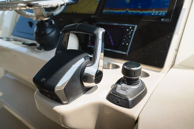 Slide: The Image of Boston Whaler 380 Realm 2022 - 14