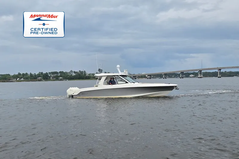 The Image of Boston Whaler 380 Realm 2022 - 0