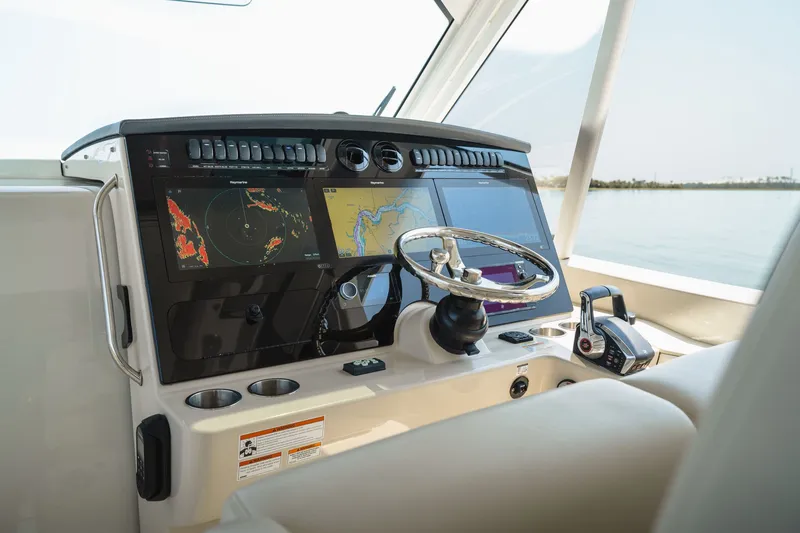 Slide: The Image of Boston Whaler 380 Realm 2022 - 13