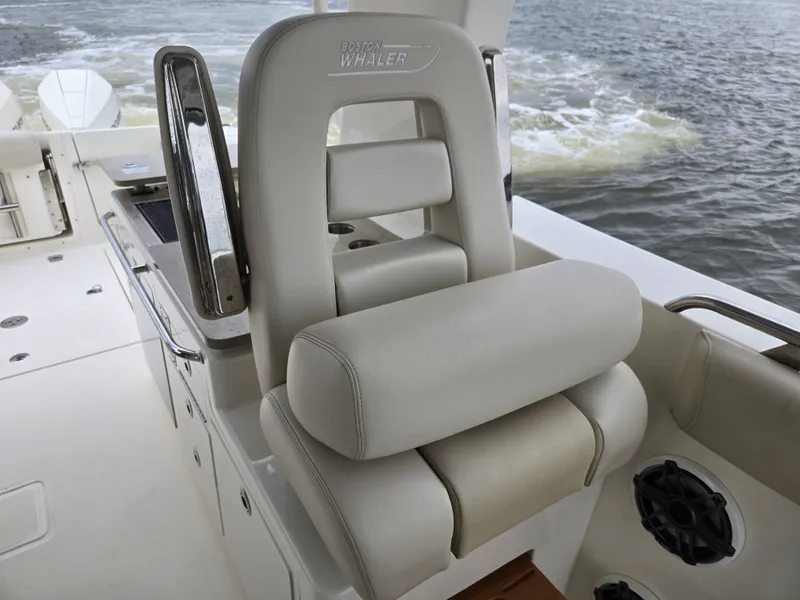Slide: The Image of Boston Whaler 380 Realm 2022 - 33