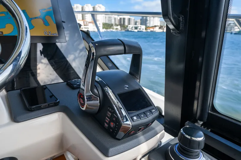 Slide: The Image of Boston Whaler 405 2022 - 52