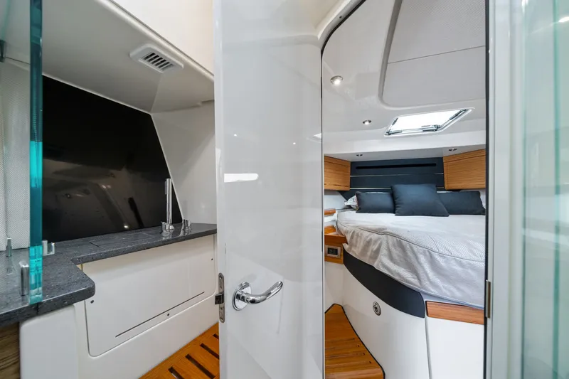 Slide: The Image of Boston Whaler 405 2022 - 65