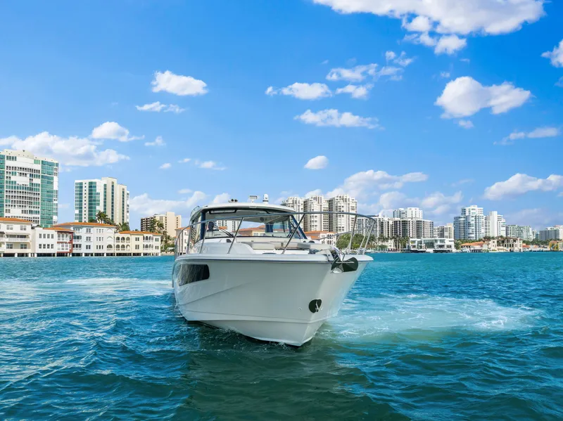 Slide: The Image of Boston Whaler 405 2022 - 19