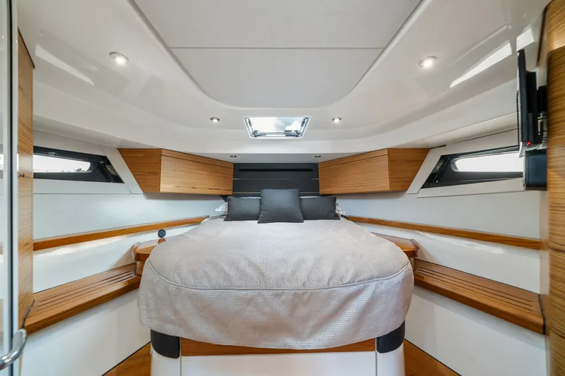 Slide: The Image of Boston Whaler 405 2022 - 67