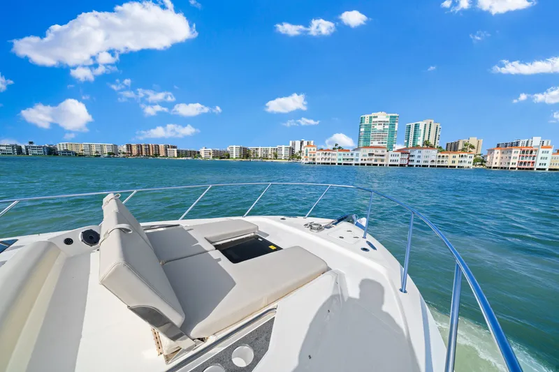 Slide: The Image of Boston Whaler 405 2022 - 33