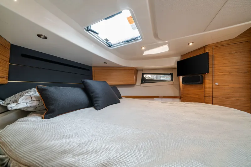 Slide: The Image of Boston Whaler 405 2022 - 69