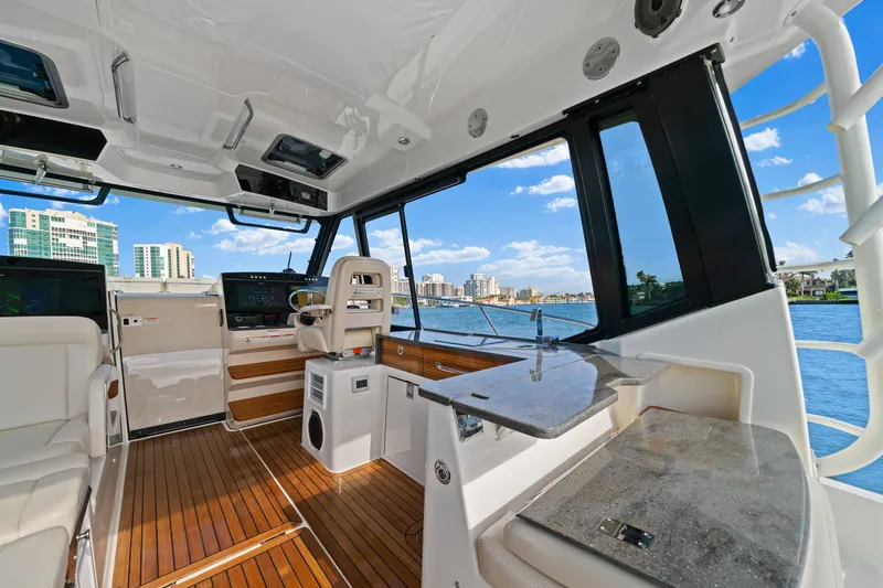 Slide: The Image of Boston Whaler 405 2022 - 46