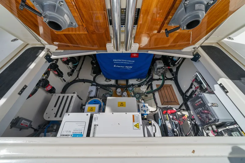 Slide: The Image of Boston Whaler 405 2022 - 75