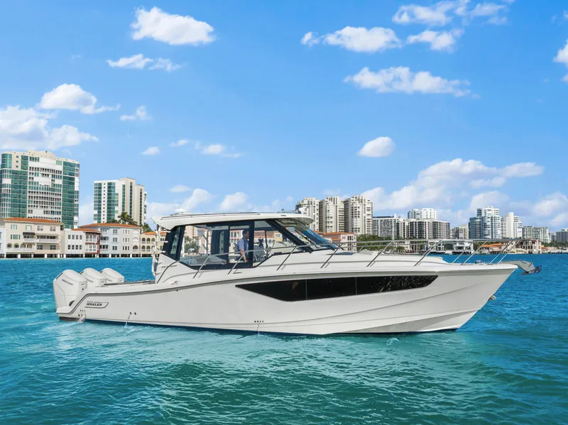 Slide: The Image of Boston Whaler 405 2022 - 4