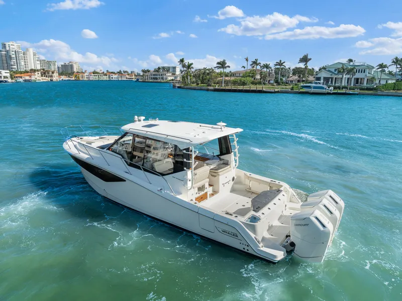 Slide: The Image of Boston Whaler 405 2022 - 21