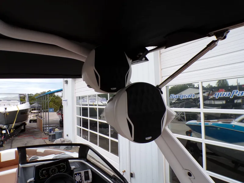 Slide: The Image of Malibu Wakesetter 26 LSV 2023 - 30