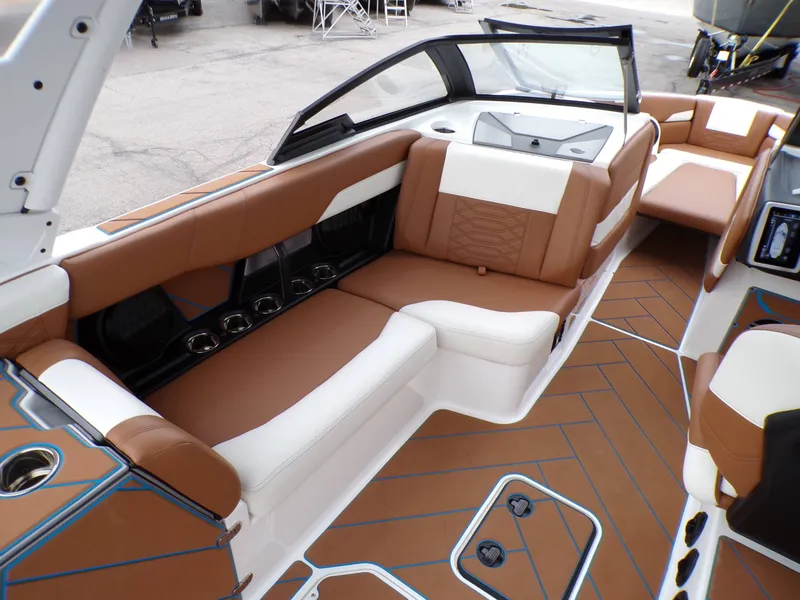 Slide: The Image of Malibu Wakesetter 26 LSV 2023 - 13