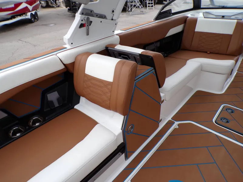 Slide: The Image of Malibu Wakesetter 26 LSV 2023 - 18