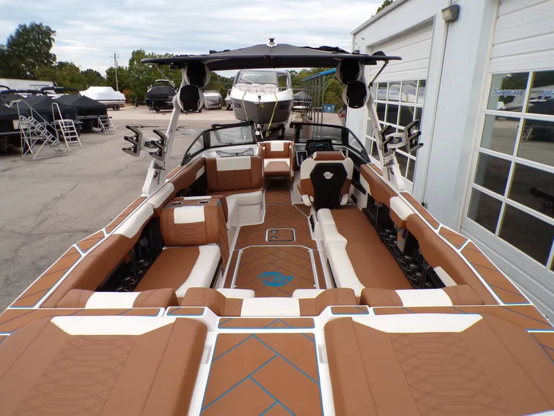 Slide: The Image of Malibu Wakesetter 26 LSV 2023 - 14