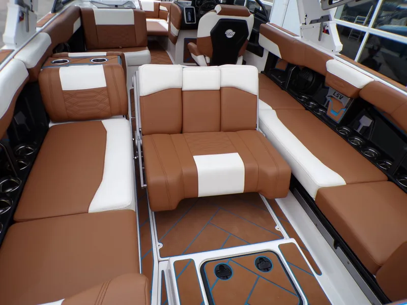 Slide: The Image of Malibu Wakesetter 26 LSV 2023 - 16