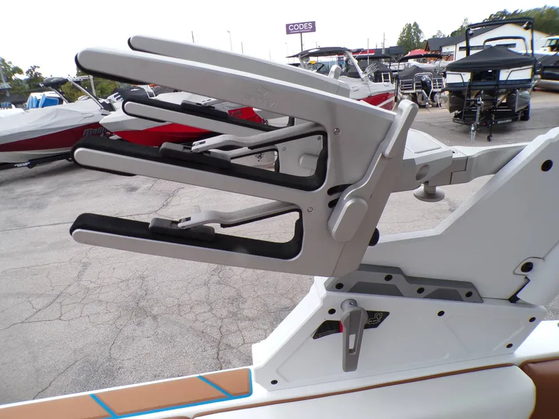 Slide: The Image of Malibu Wakesetter 26 LSV 2023 - 29